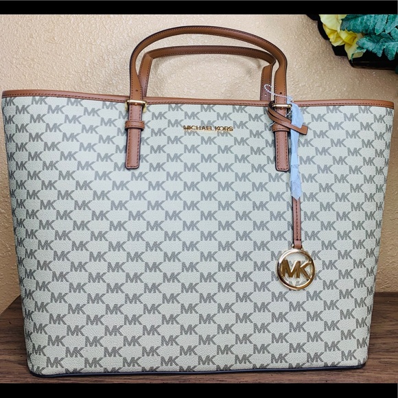 Michael Kors Handbags - MK bag